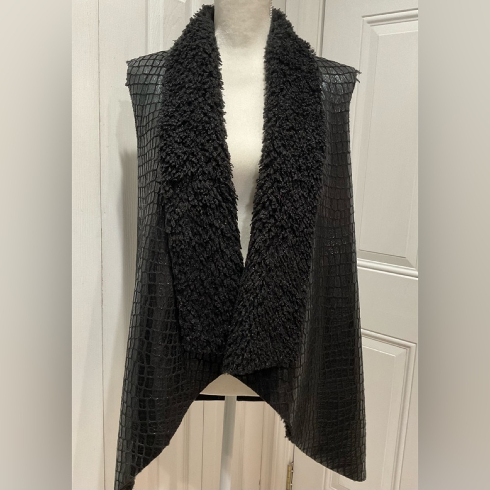 🍏🍏 Women’s Black Silky Fur Leathered Handkerchief Front/ Jersey Back Vest, M/L